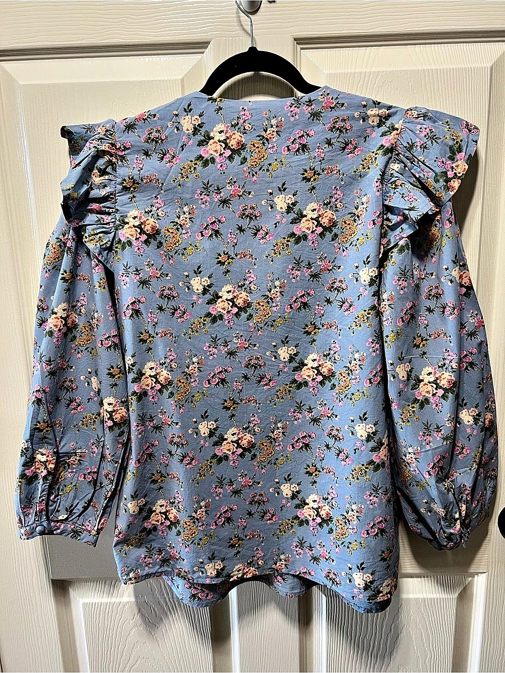 entro Large Blue Floral Ruffle Shoulder V-Neck Cotton Blouse - Picture 3 of 11
